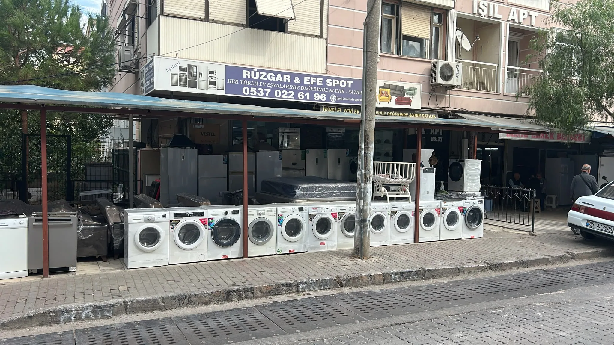 TAHA SPOT Üçyol mağazası dış cephesi ve sergilenen beyaz eşyalar